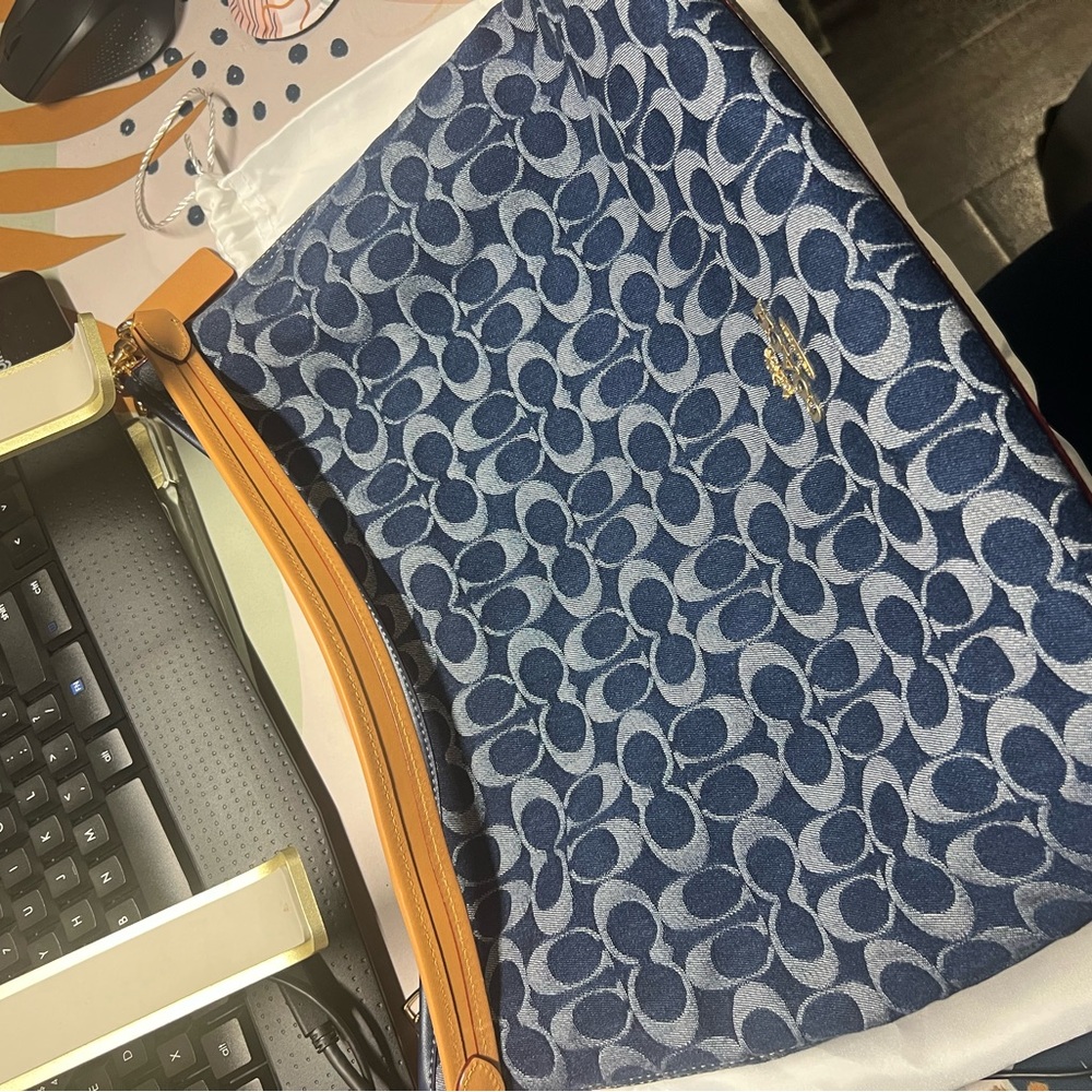 Coach Large Laurel Denim Signature Jacquard - Picture 8 of 9